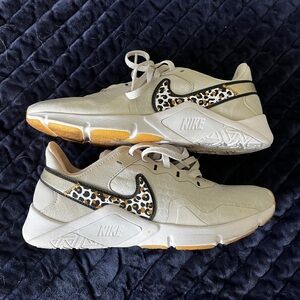 Nike legend essential 2 premium sneakers size 8